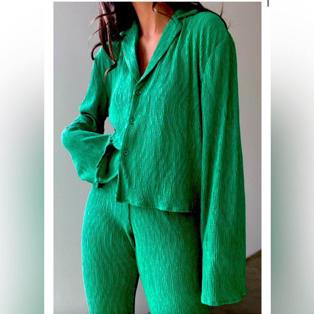 Green pleated/plisse blouse - minor defect